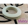 OJILLO PLASTICO GRANDE HUESO MATE, INTERIOR 45 MM EXTERIOR 73 MM MARCA DM.